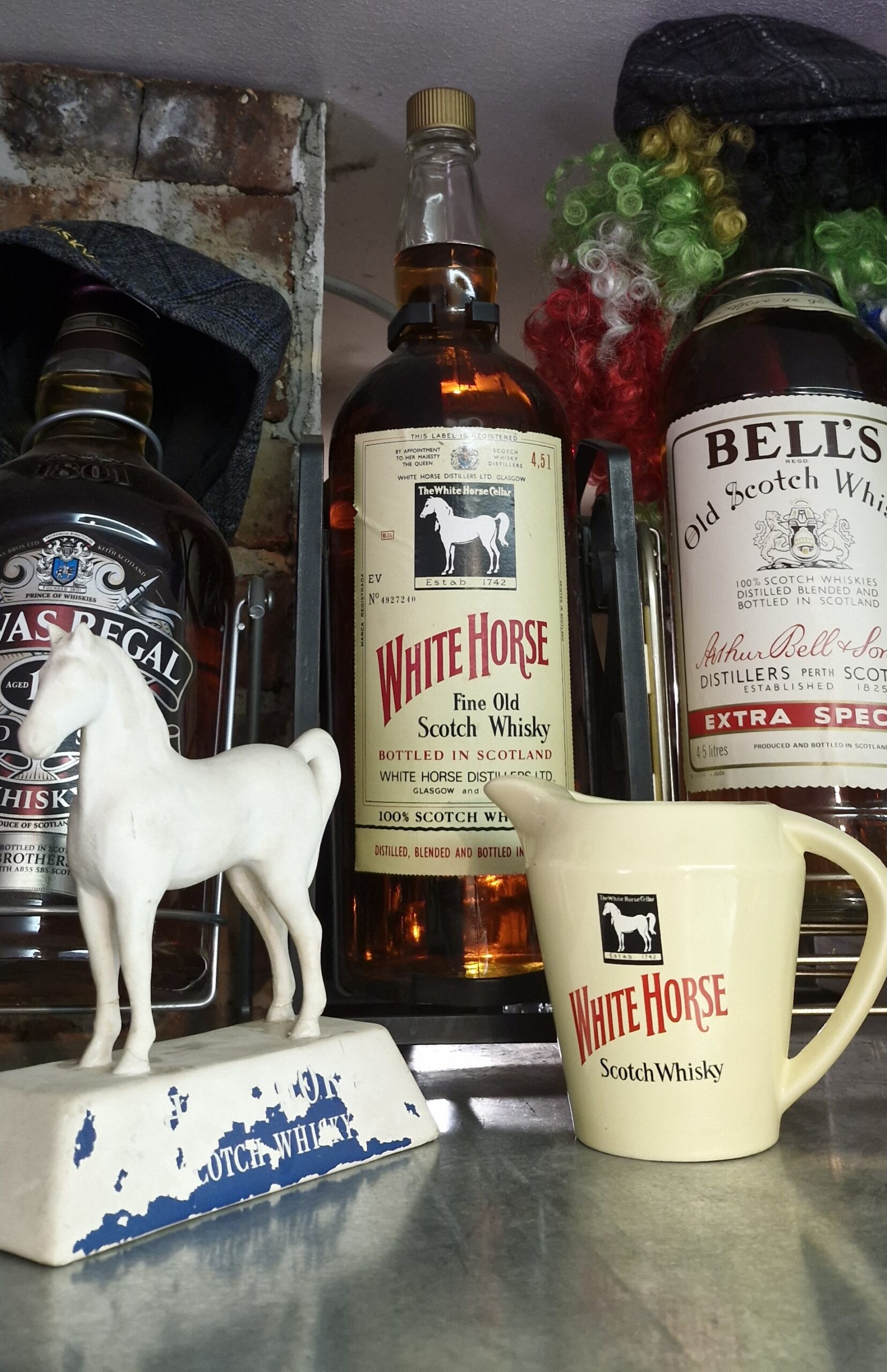 White Horse 4.5L craddle 1970, fill level good,2970 collectors piece